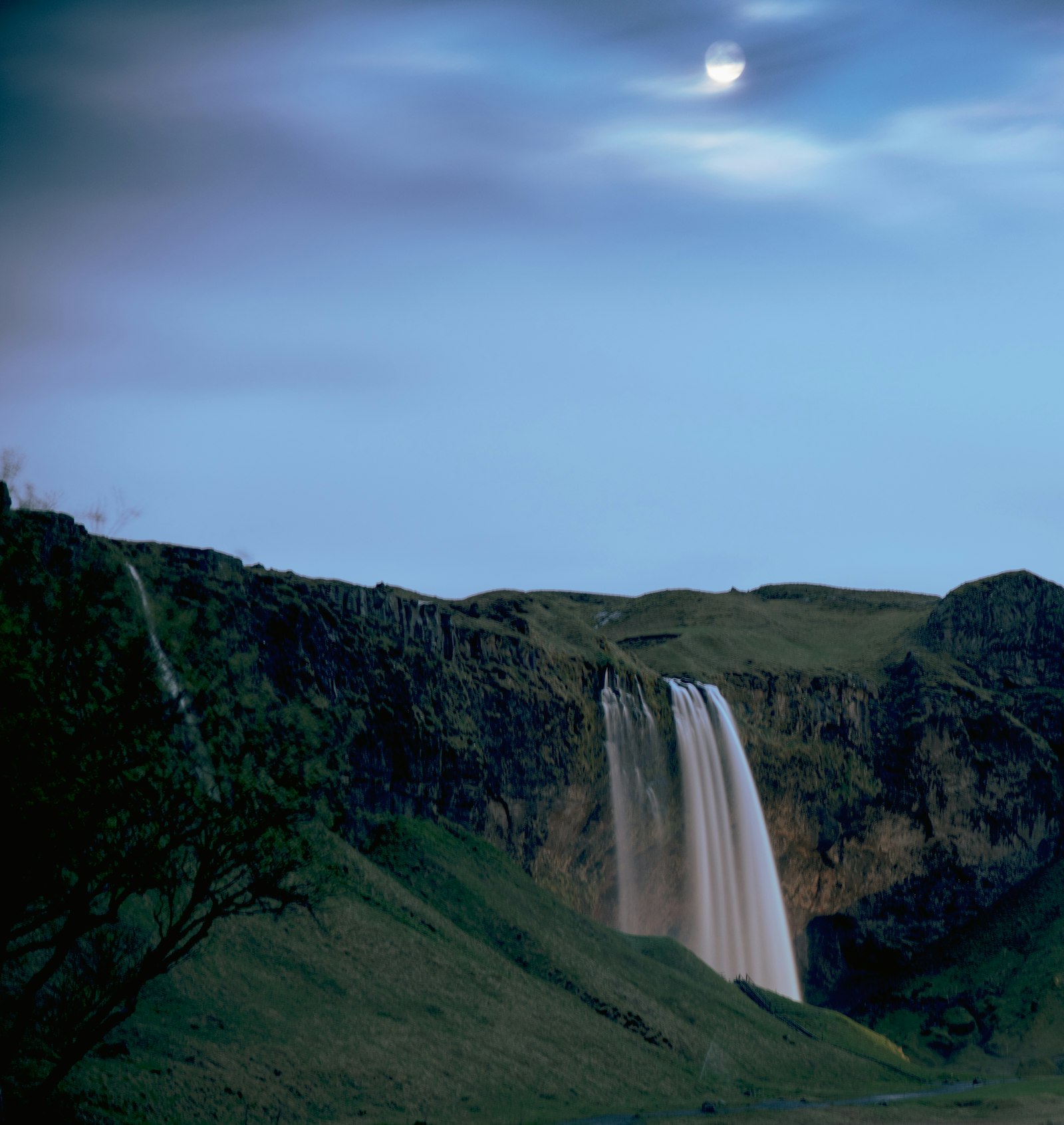 Nikon D850 + Nikon AF-S Nikkor 24-120mm F4G ED VR sample photo. Waterfalls at night photography