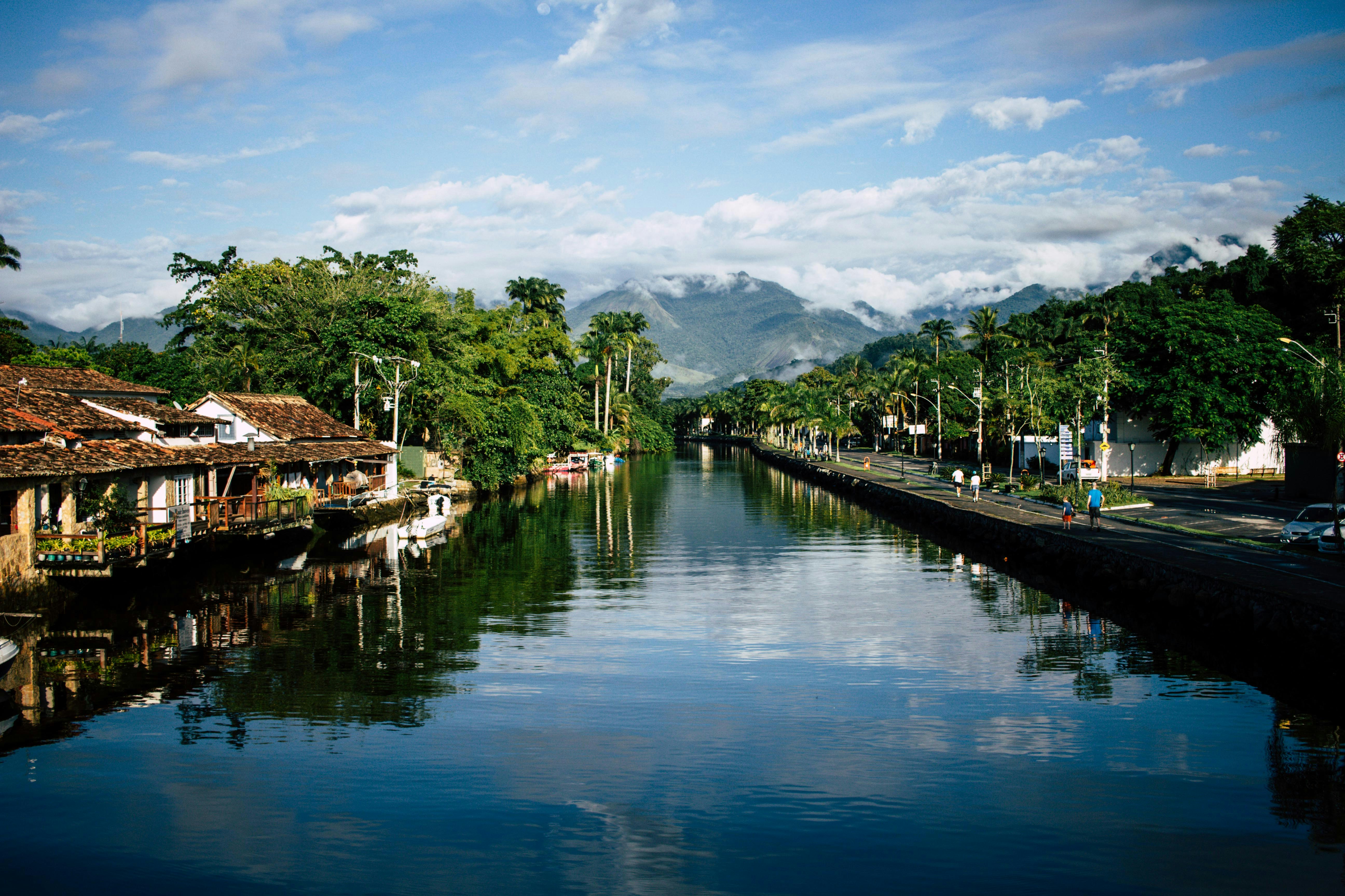 Photo by lucassuesco