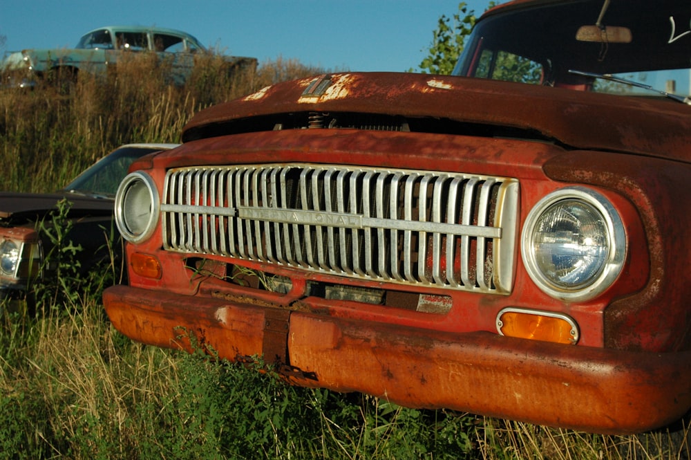Camioneta pick-up marrón oxidada