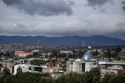 cityscape photography during daytime