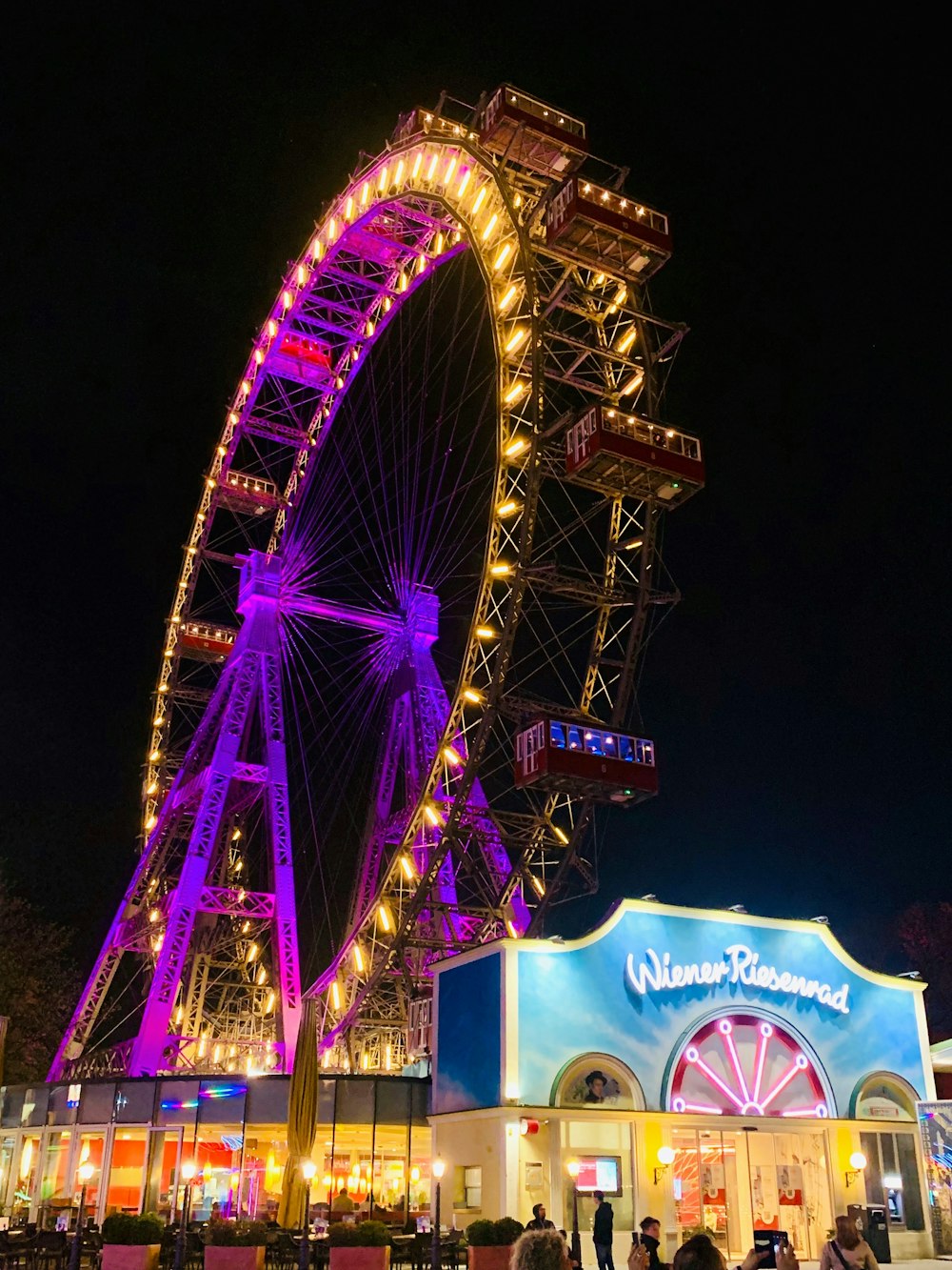 yellow and purple ferries wheel