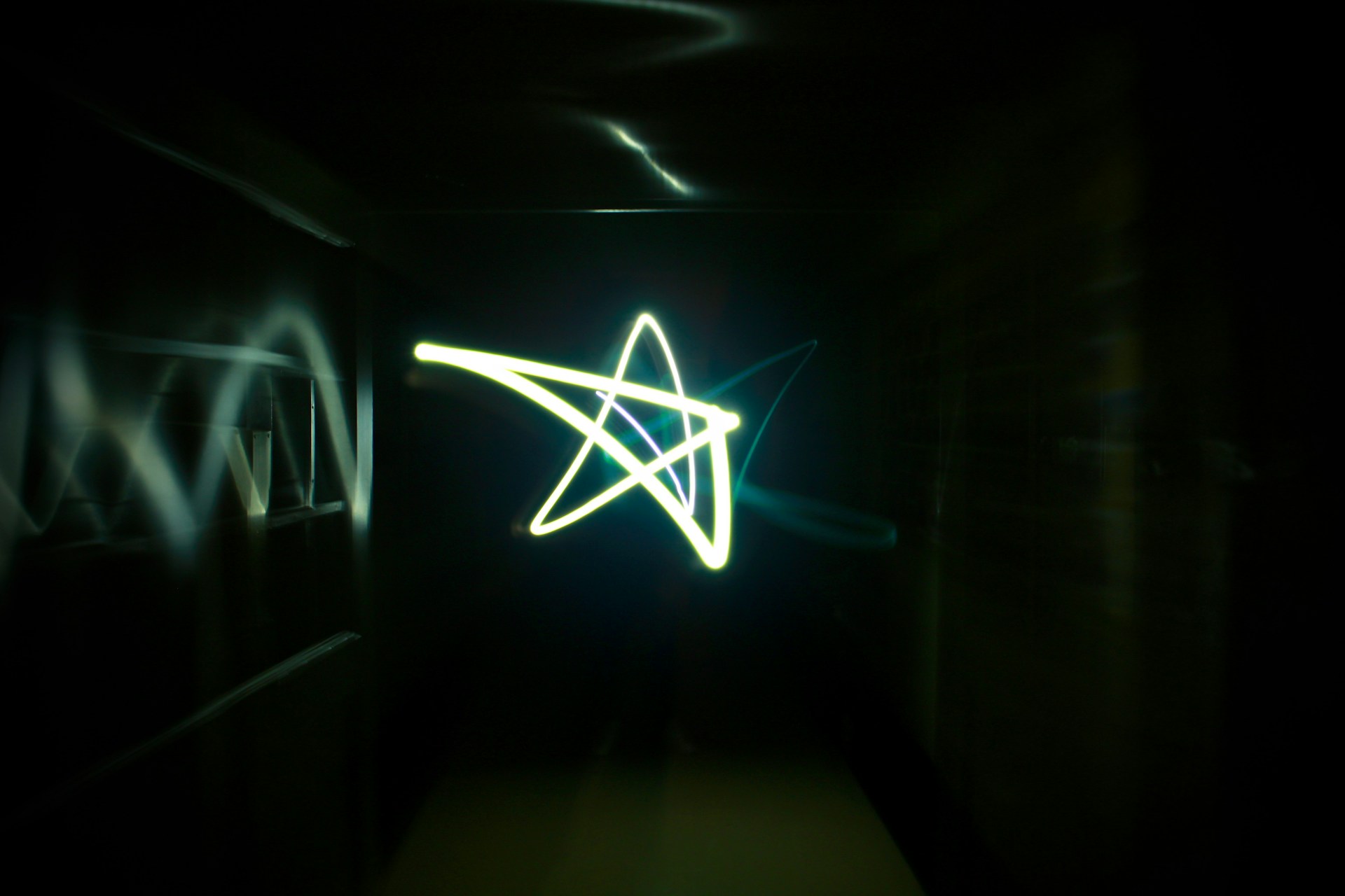 white star long exposure photography