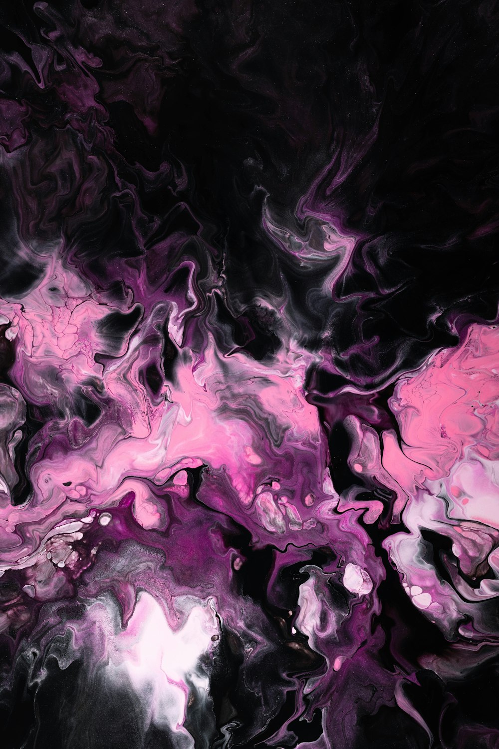Pintura abstracta púrpura y negra