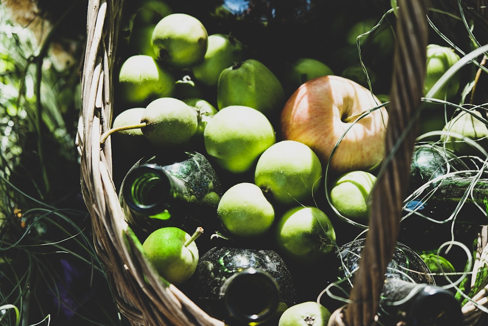 basket of apple fruits