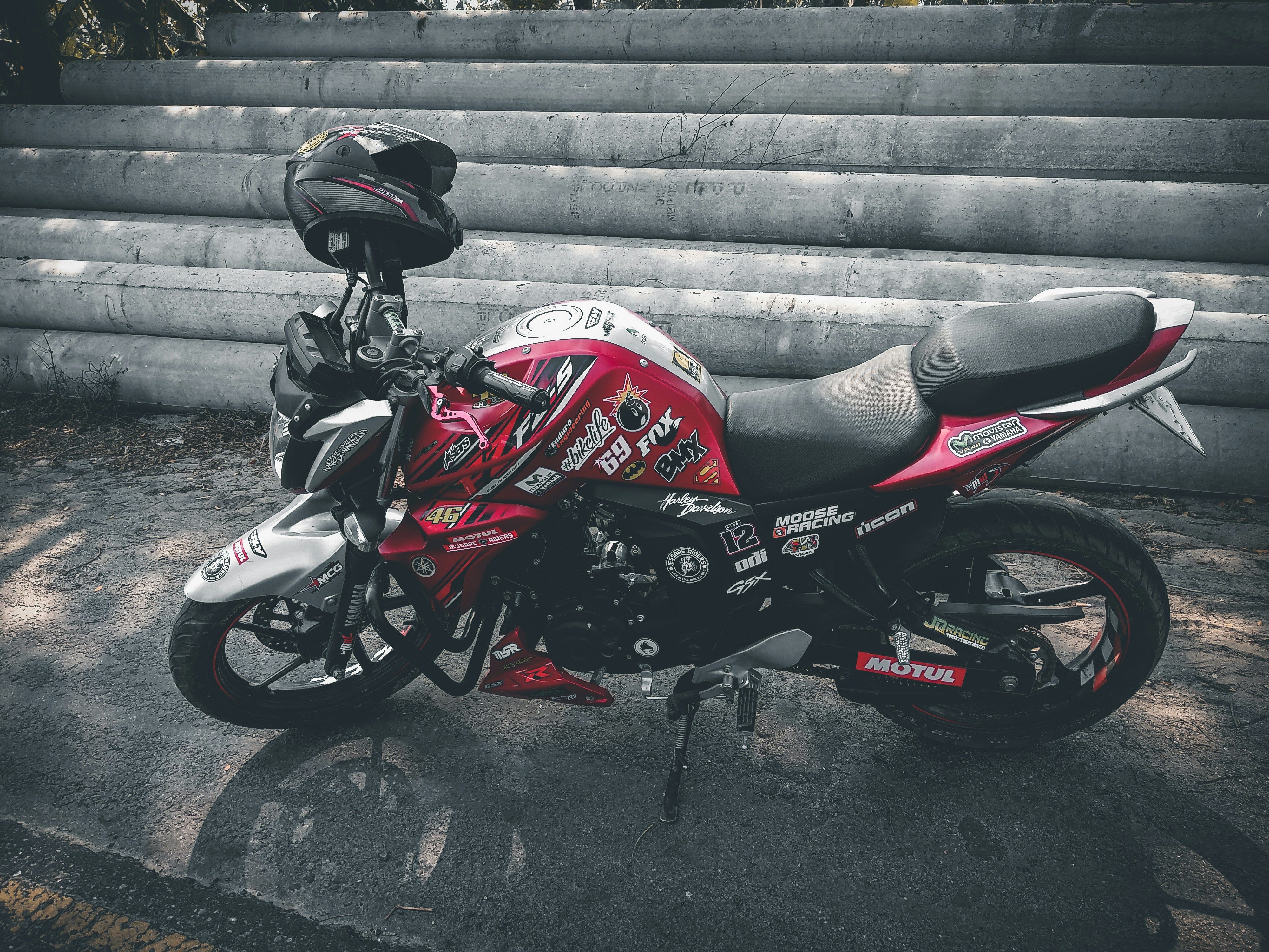 Red and black naked bike parked near gray posts photo – Free Grey Image on  Unsplash, image size:3000x2250