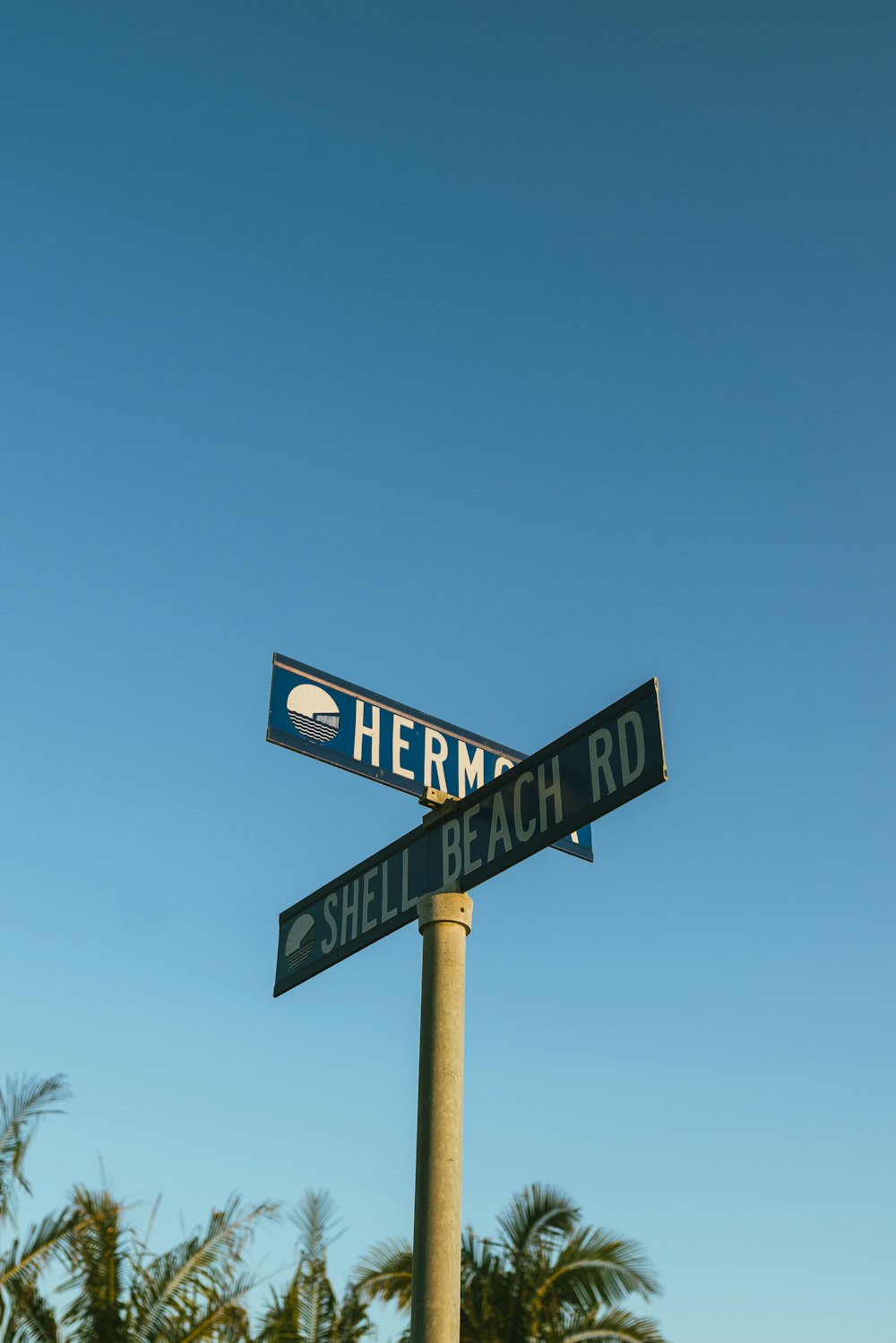 black and white UNK street sign