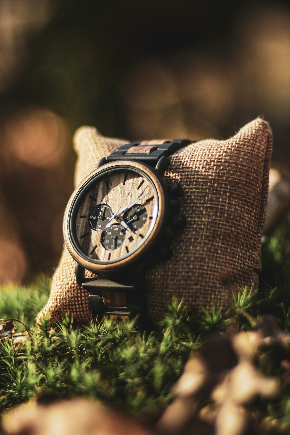 shallow focus photography of watch