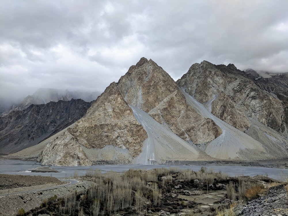 photography of mountain during daytime