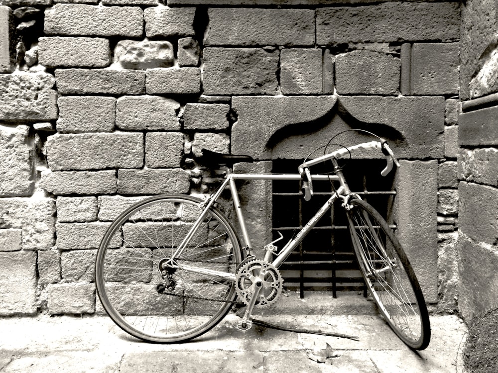 road bike near concrete wall
