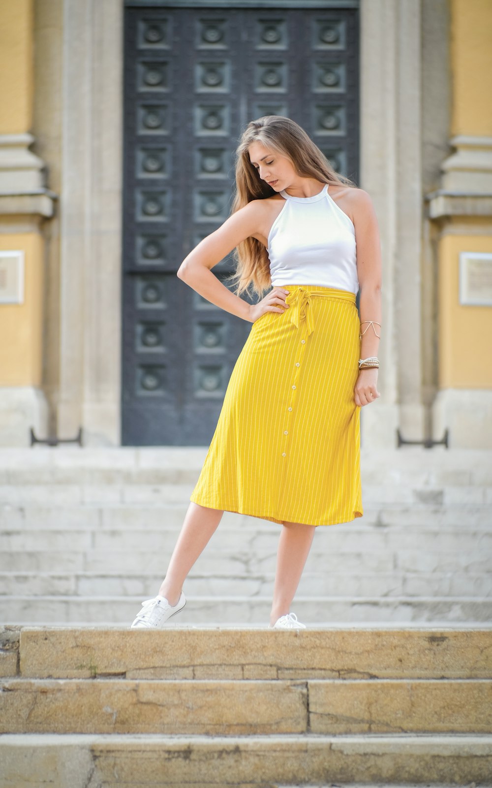 woman standing on focus photography