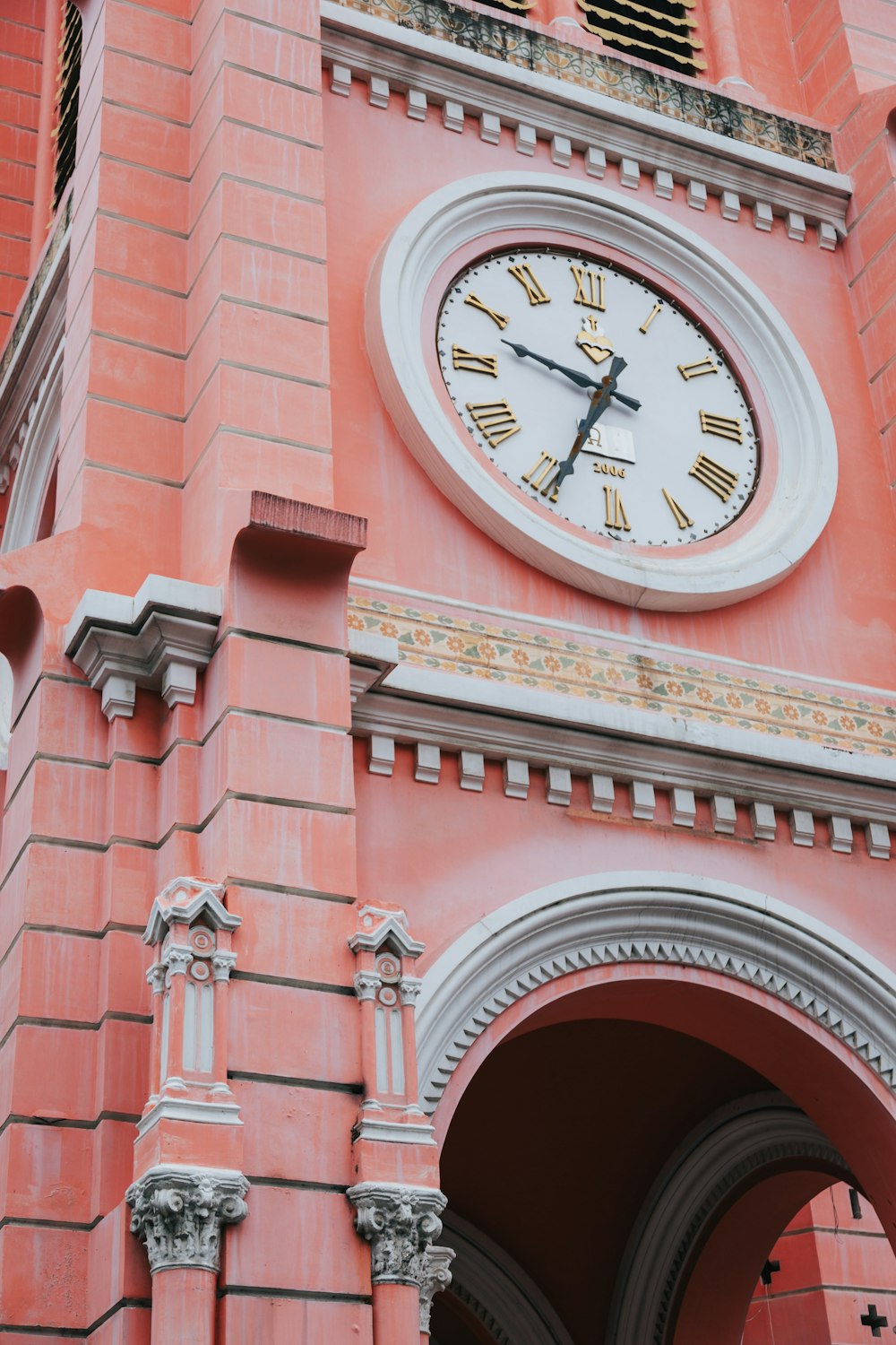 Horloge sur le bâtiment