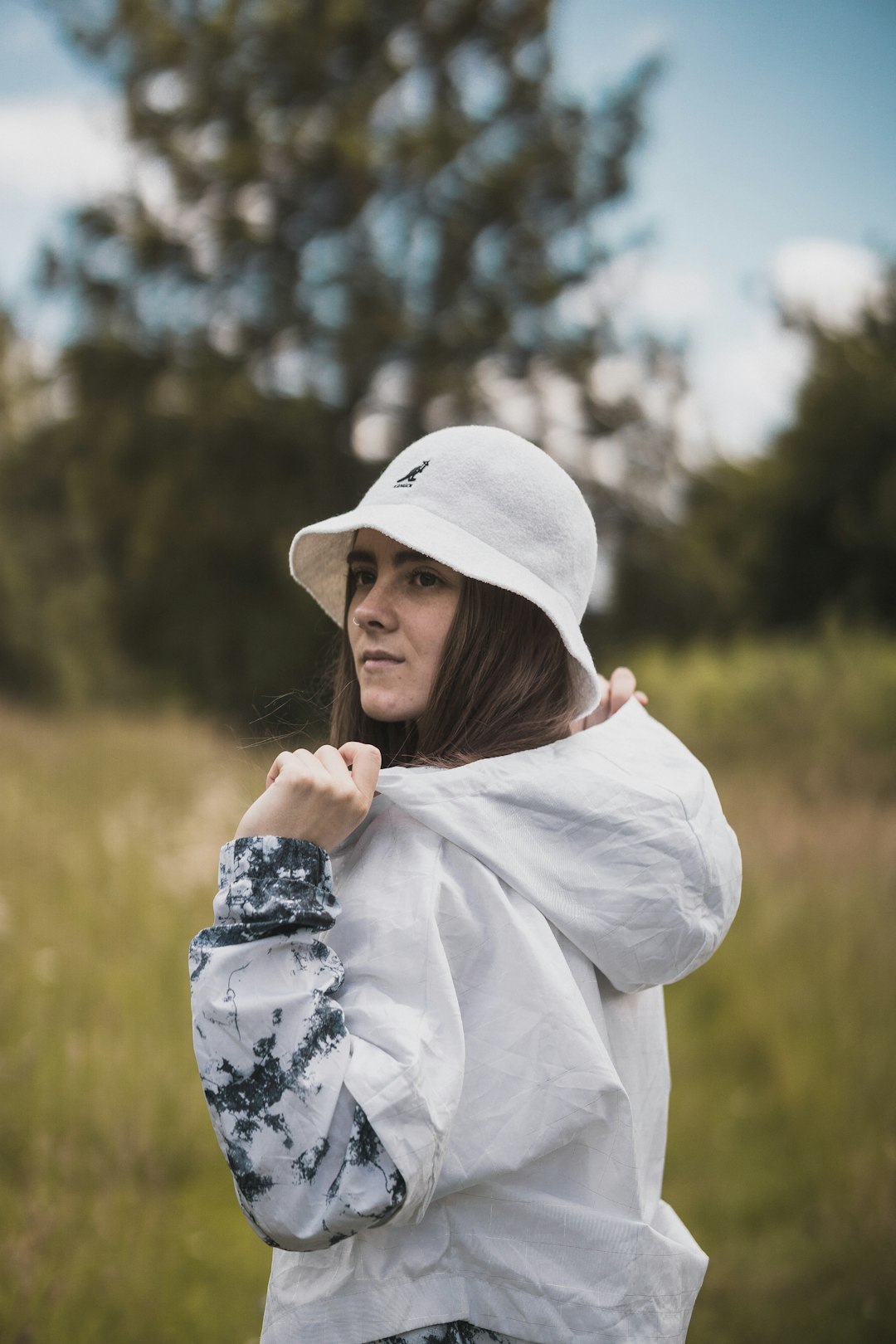 woman in white bucket hat