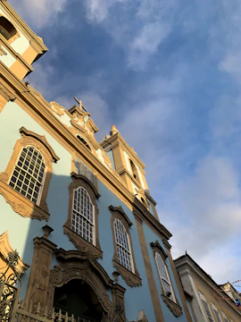Foto da fachada da nova casa da igreja em construção