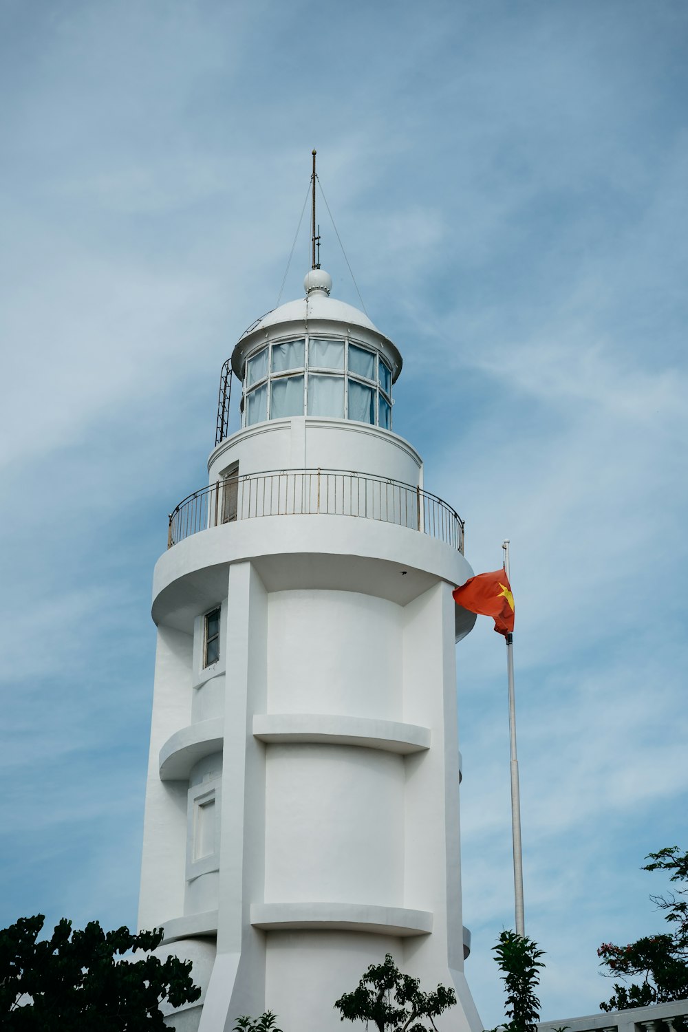 Faro de hormigón blanco