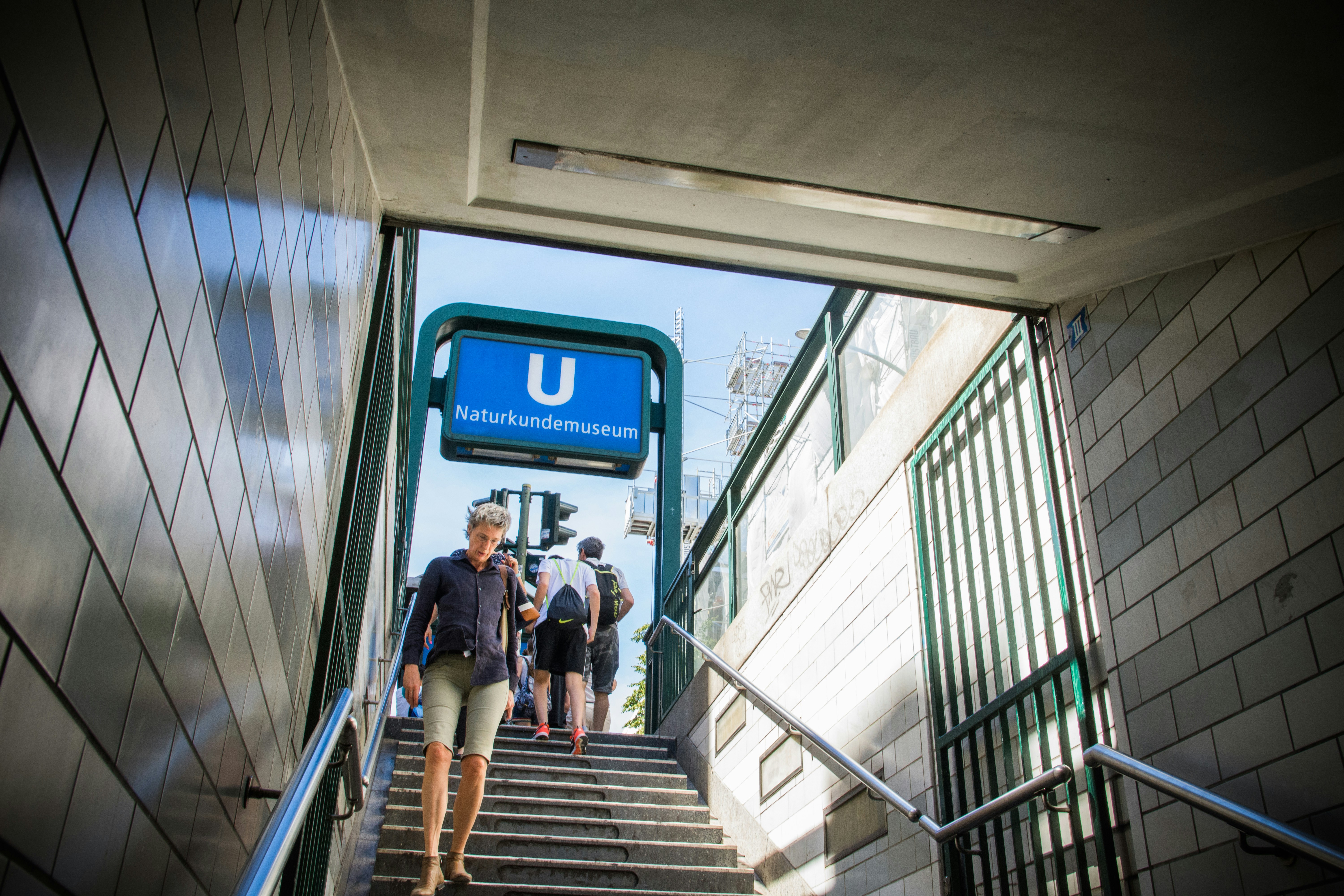 UniFirst Beats Q1 Estimates But Cautious Outlook Prompts Downgrade