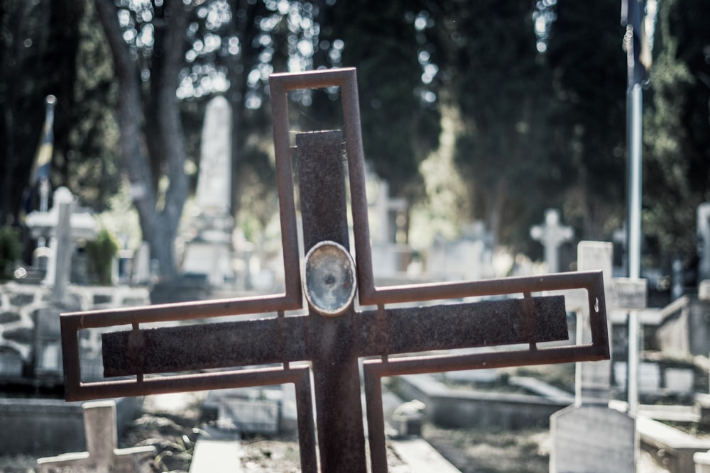 selective focus photography of brown wooden cross