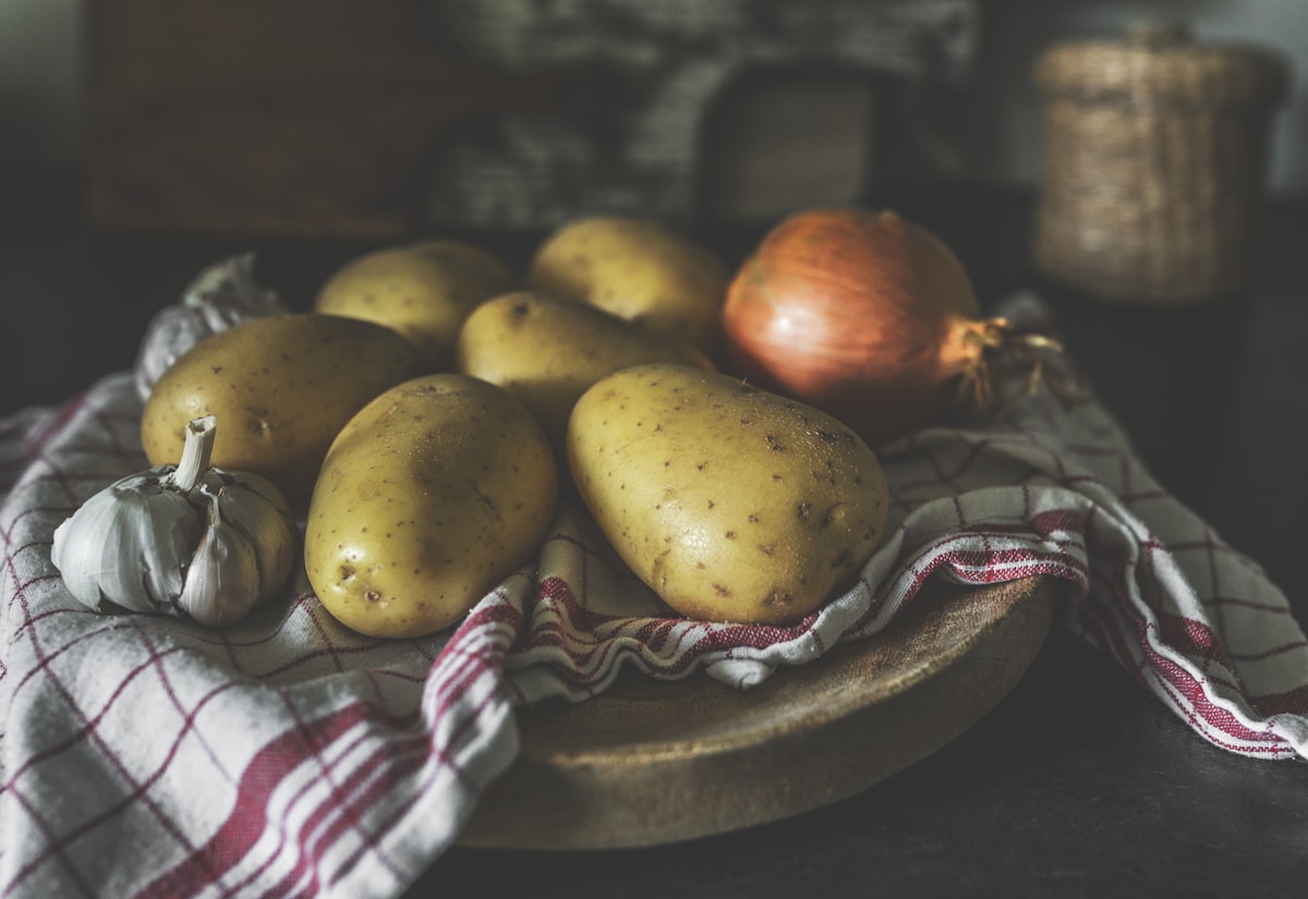 Potatoes chilling with their best friends, garlic and onion. Photo by Monika Stawowy / Unsplash