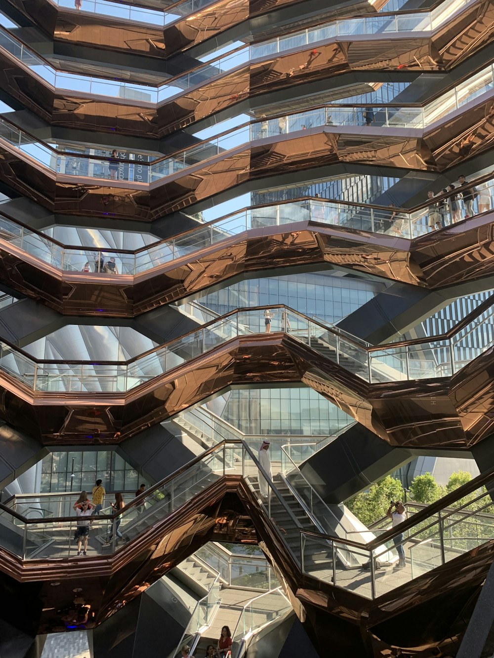 Edificio con escaleras durante el día