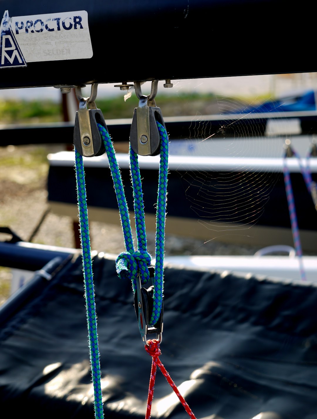 shallow focus photo of blue rope