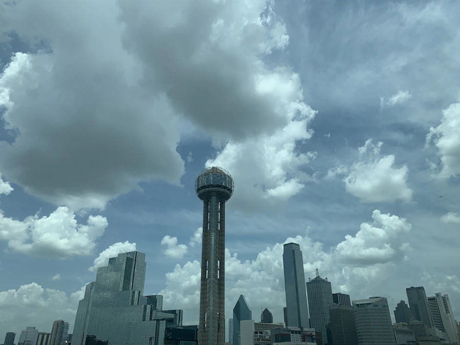 Dallas skyline with Reunion Tower in daytime, photo by gotafli via Unsplash