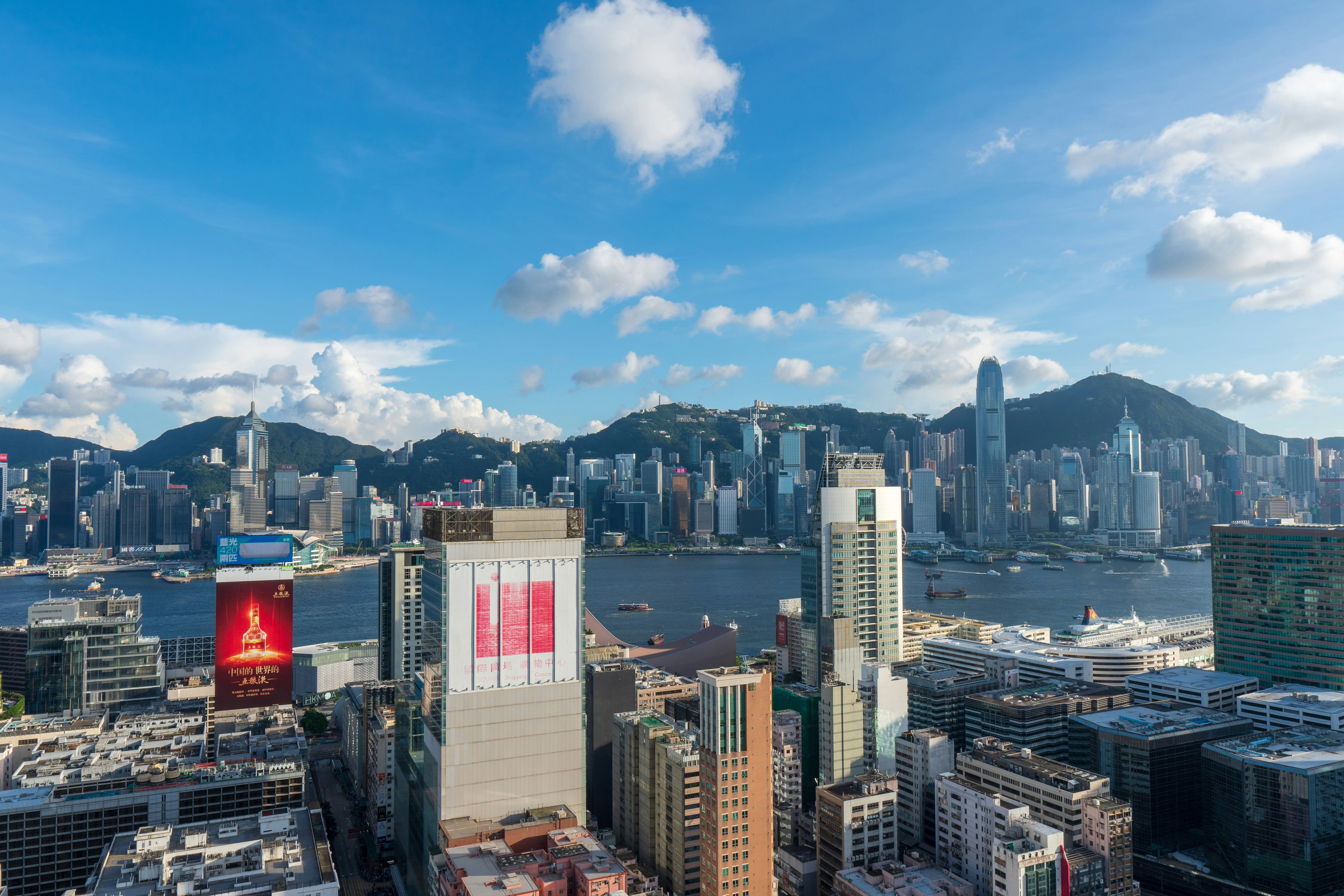 Luxury Online:Designer Handbags and Fashion