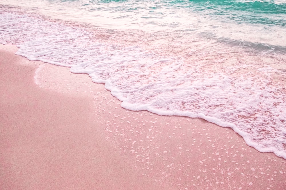 vagues de la mer pendant la journée