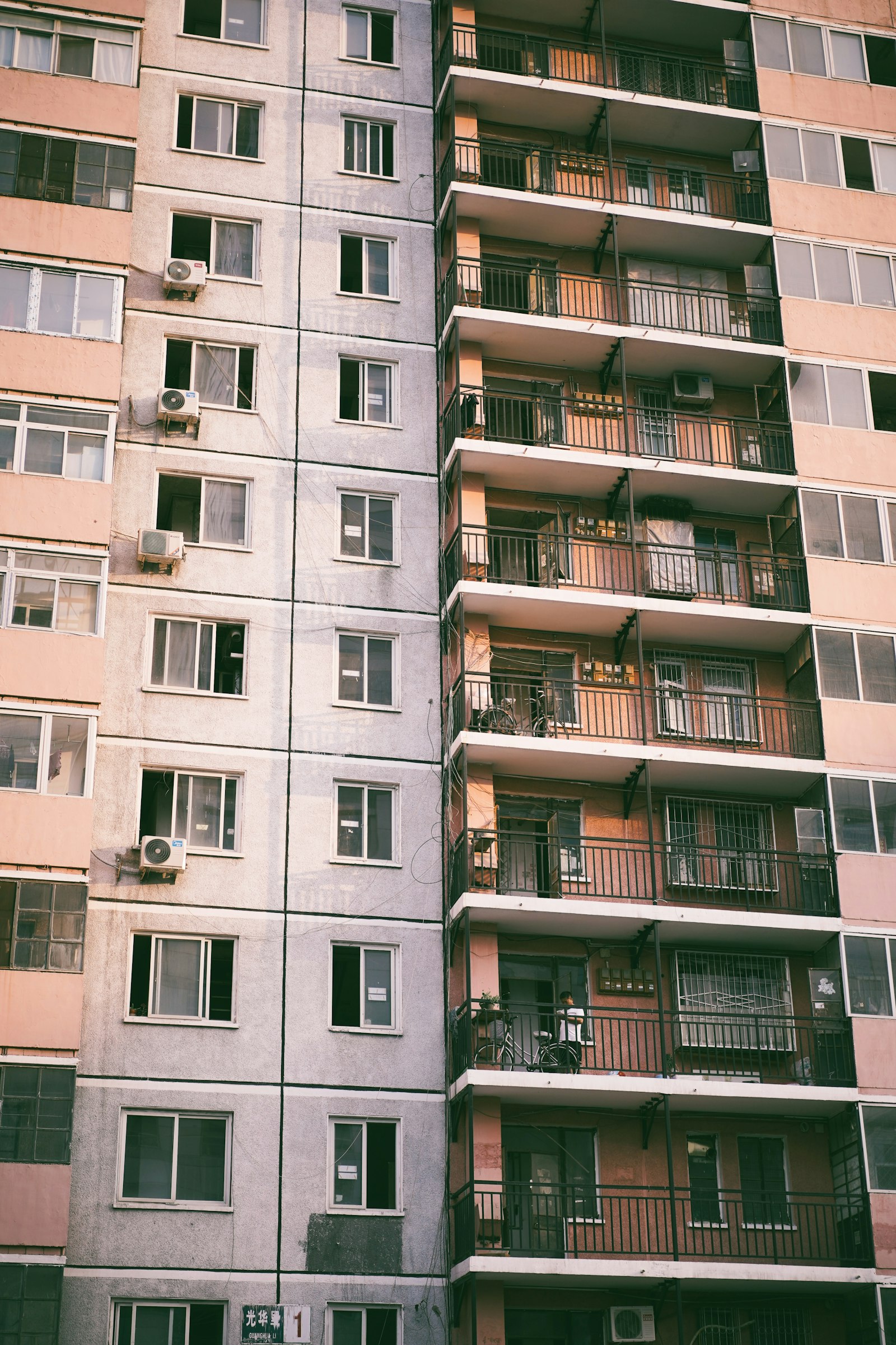 Sony Sonnar T* FE 55mm F1.8 ZA sample photo. Brown concrete building photography