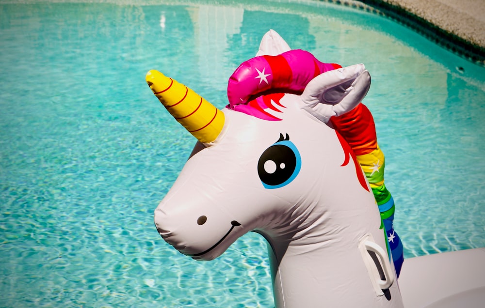 juguete inflable de unicornio