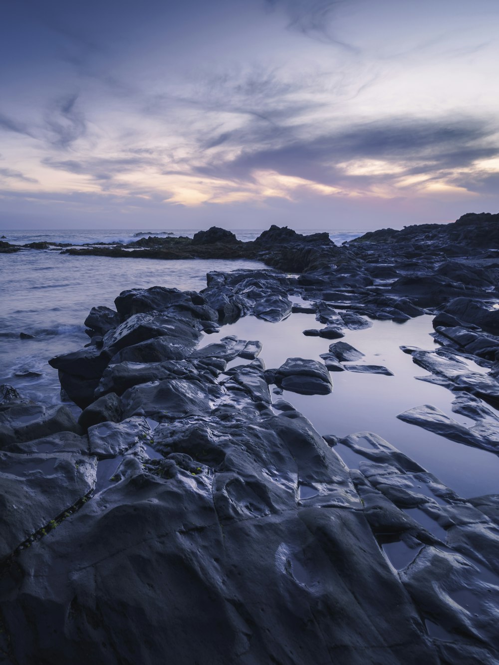 spiaggia rocciosa