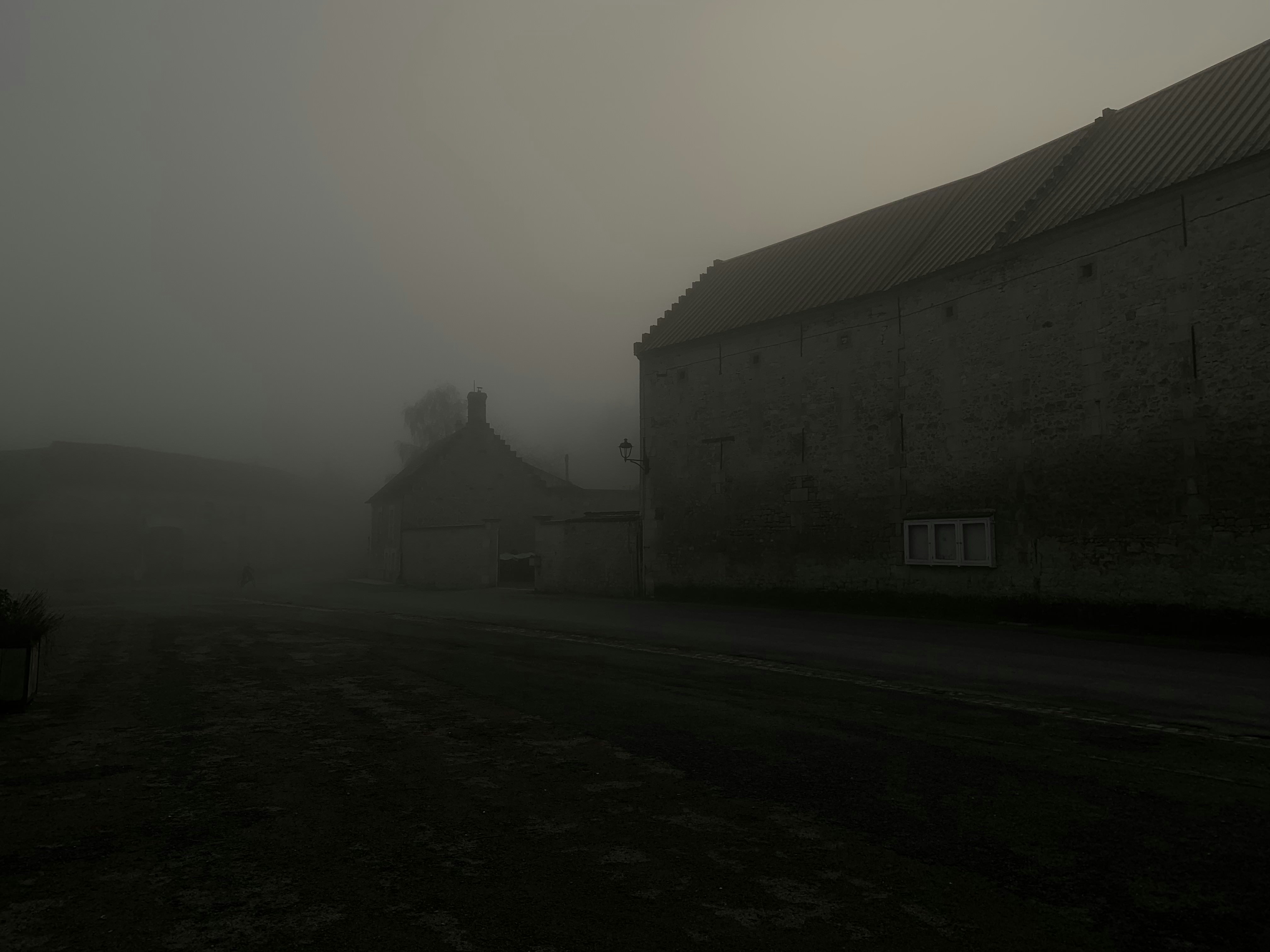 Grave Seasons – horror w klimacie cozy od Blumhouse wychodzi 14 sierpnia