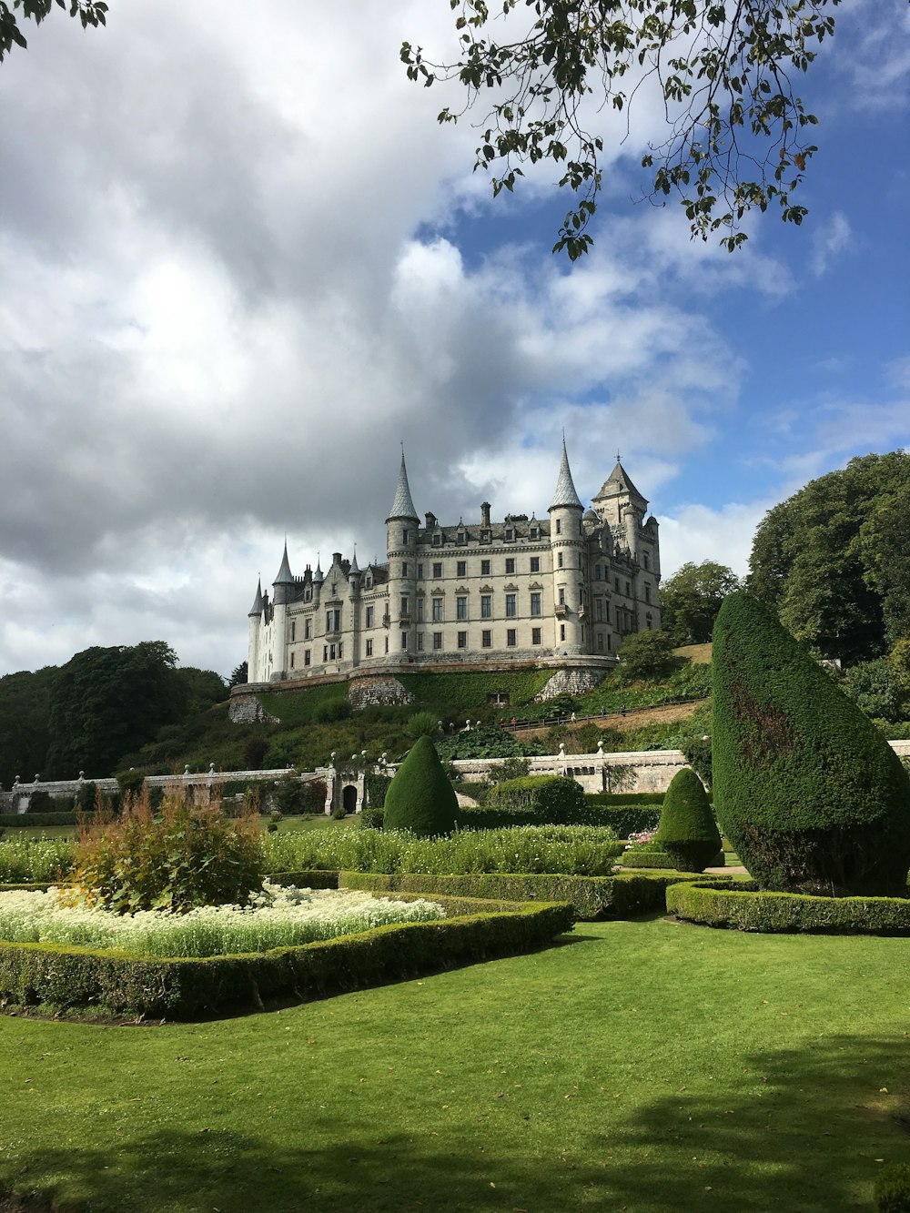 Château au sommet de la colline