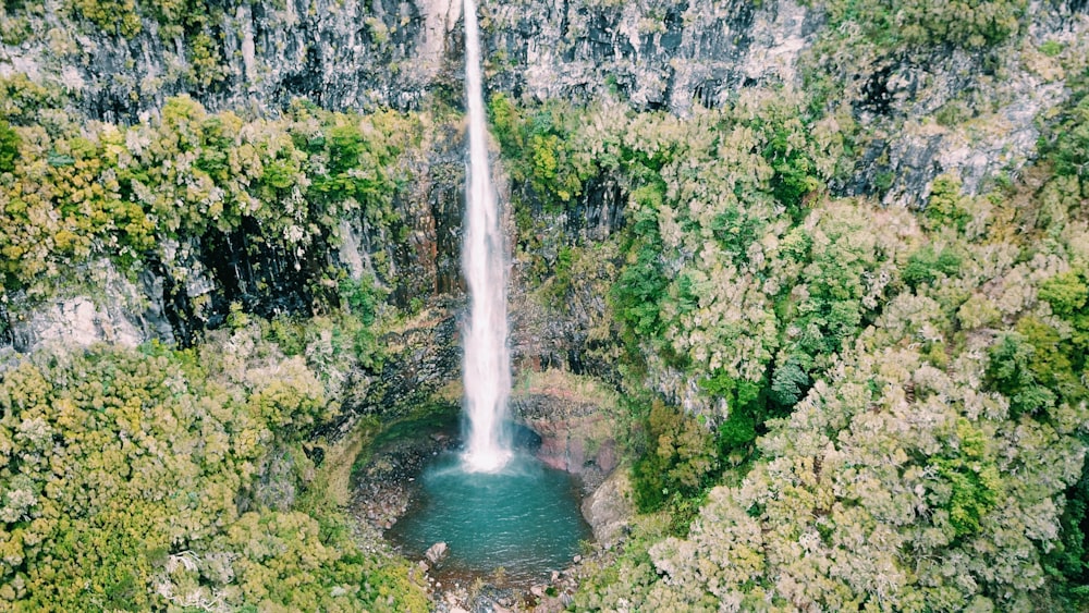 waterfalls on focus photography