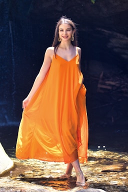 photography poses for women,how to photograph smiling woman wearing yellow dress