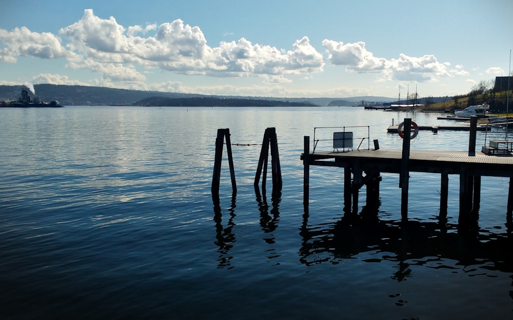 leeres hölzernes Dock