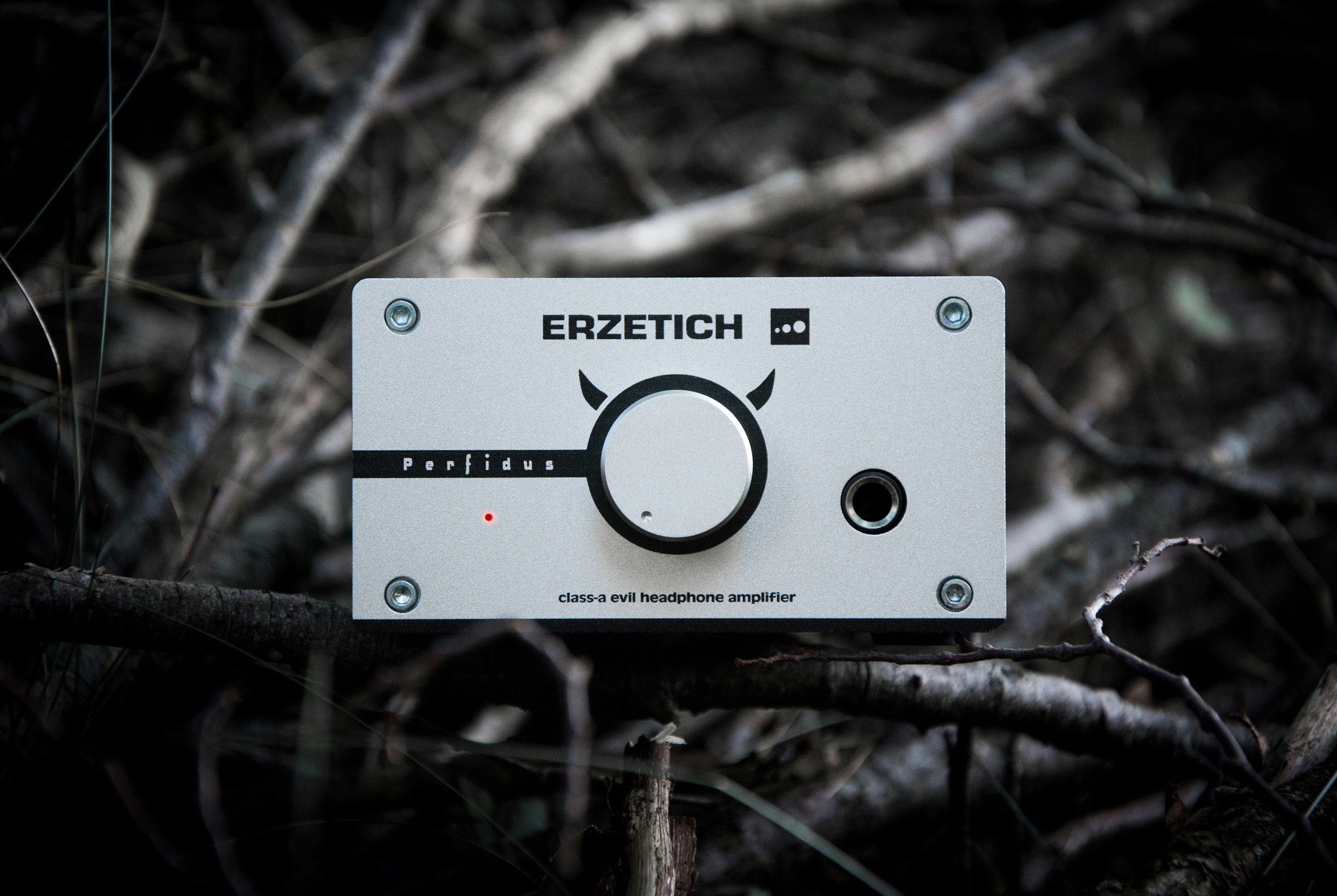 minimalist electronic audio gear, wallpaper, Bluetooth Speaker Loud Fan Noise: Budget-Friendly Fixes & Tips 6