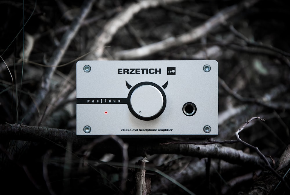 Erzetich headphones amplifier on twig