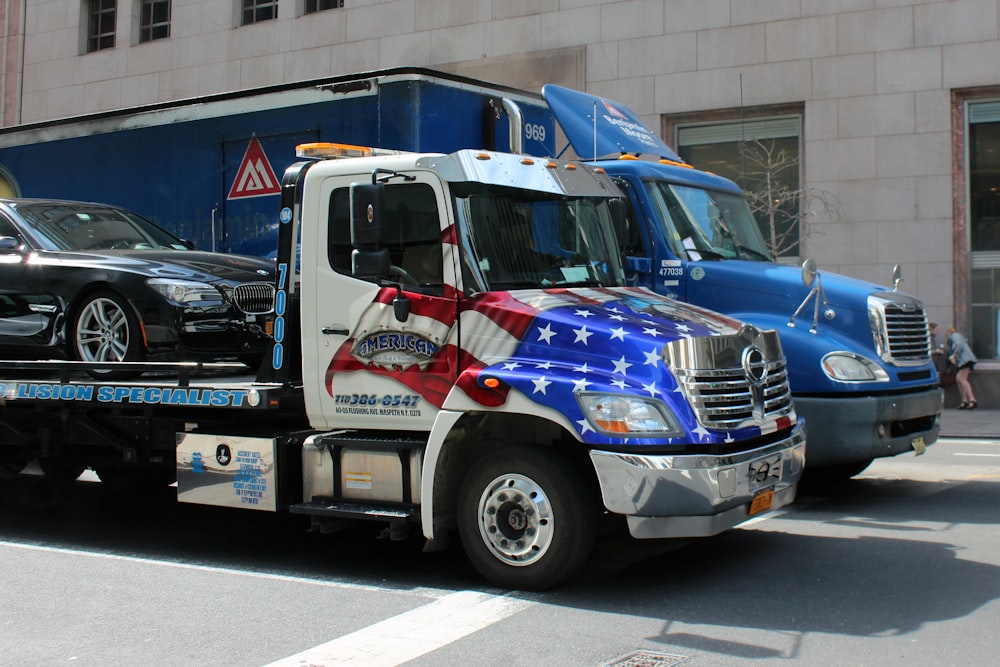 Fotografia de close-up do caminhão azul e branco