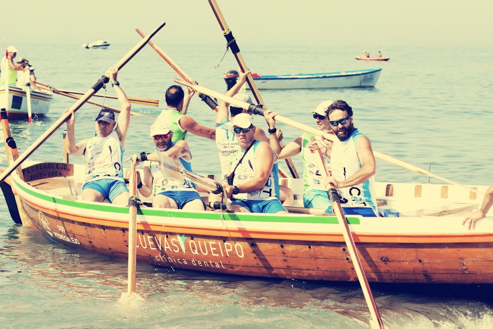 Personnes dans le bateau