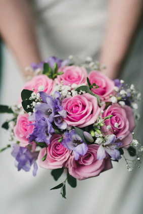pink petaled flower bouquet close-up photography