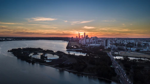 A cityscape of Honolulu with a courthouse in the foreground at sunset.