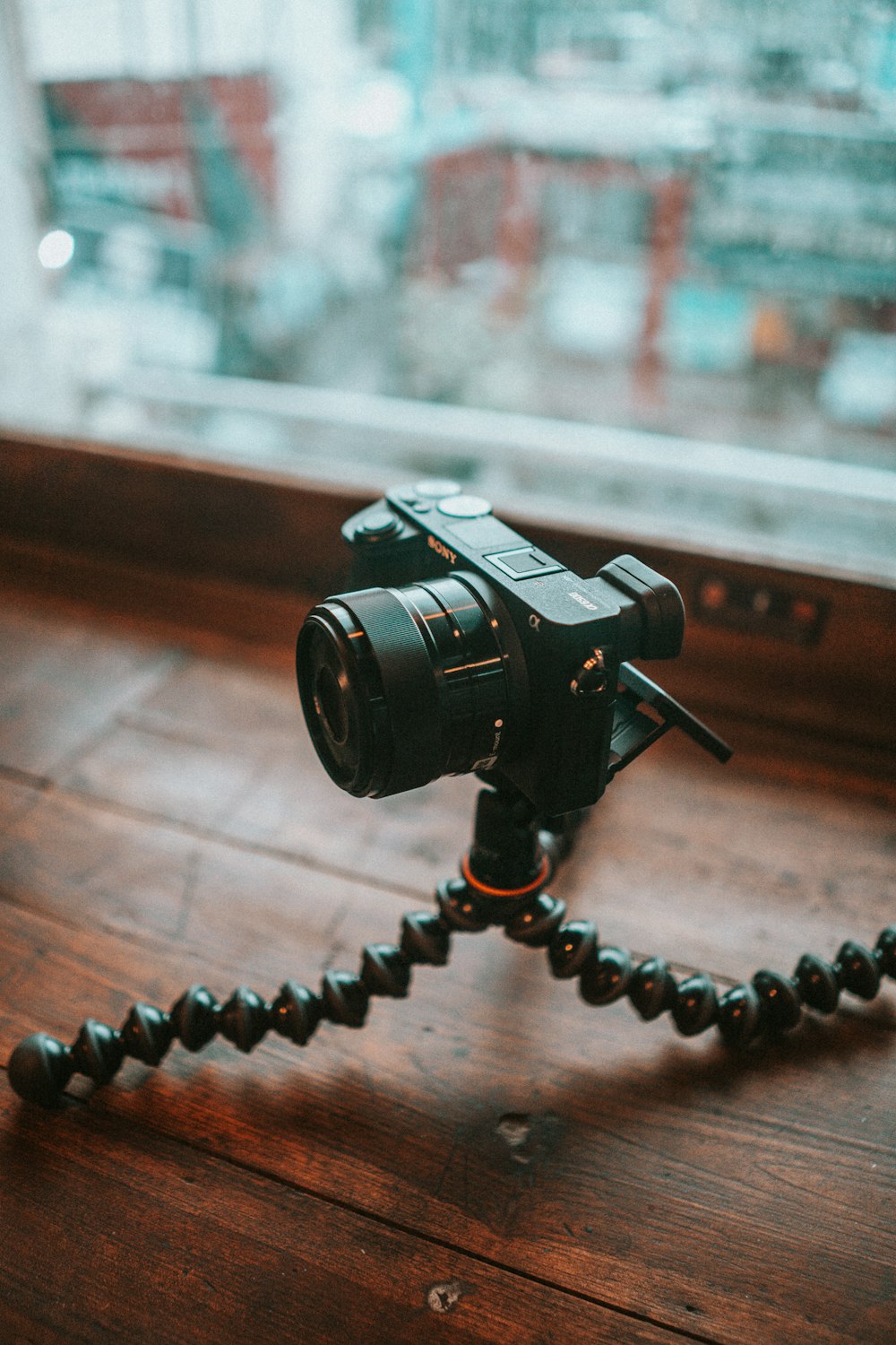 black DSLR camera