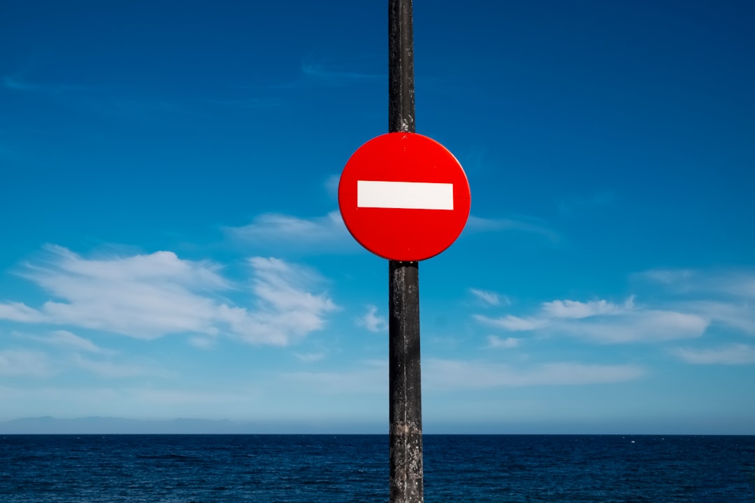 red and white stop signage