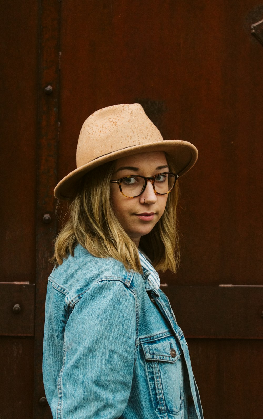 woman wearing brown hat