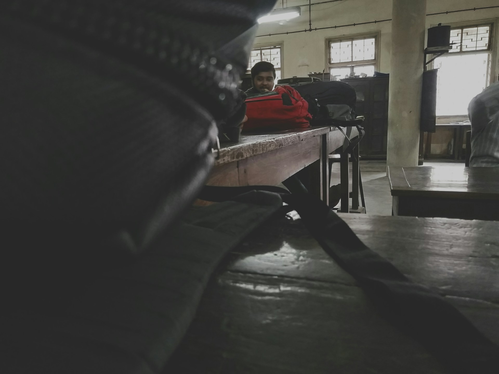 gray computer monitor