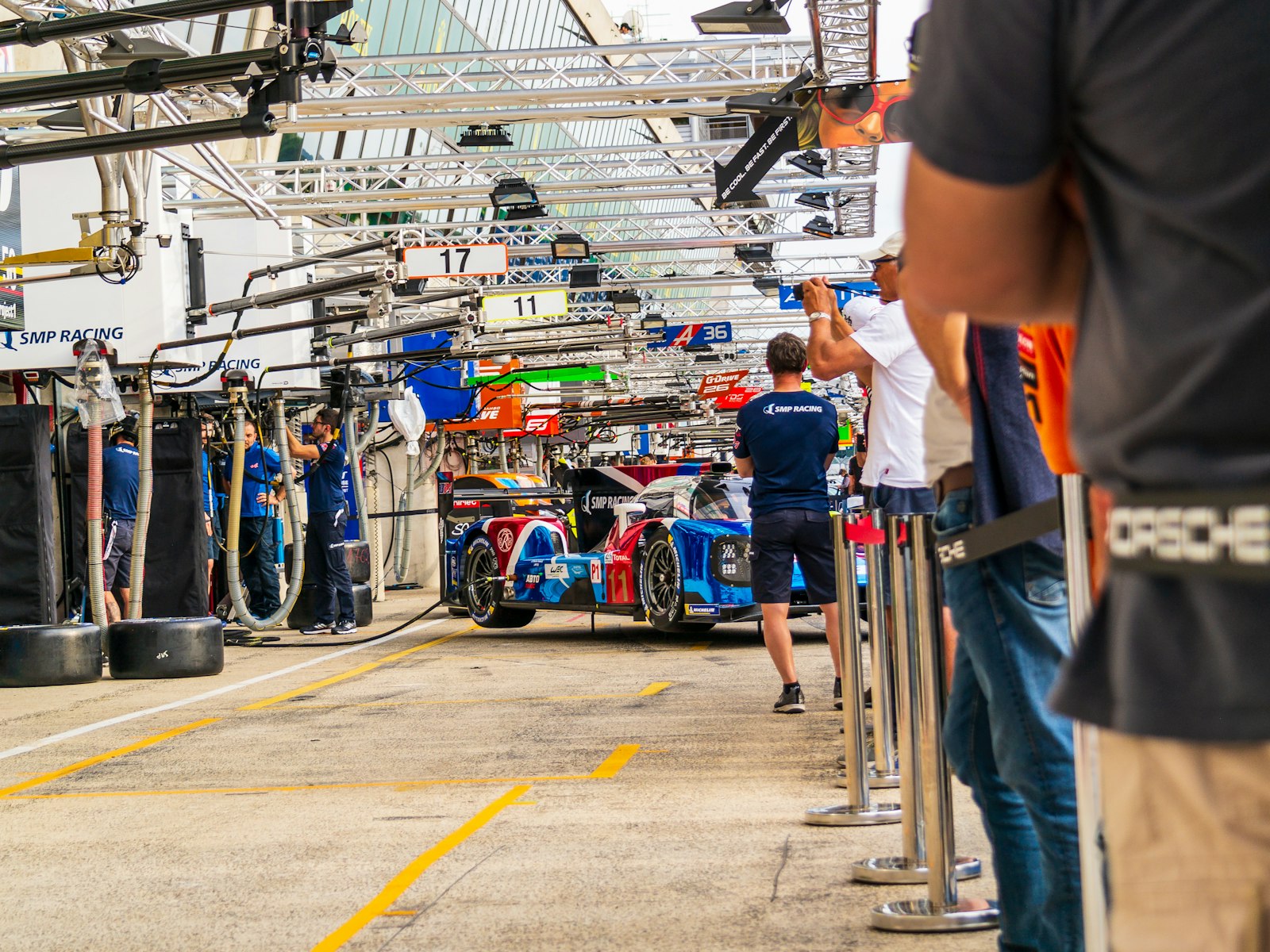 Samsung NX300 sample photo. People standing near pit photography