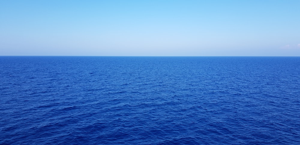 blue ocean at daytime