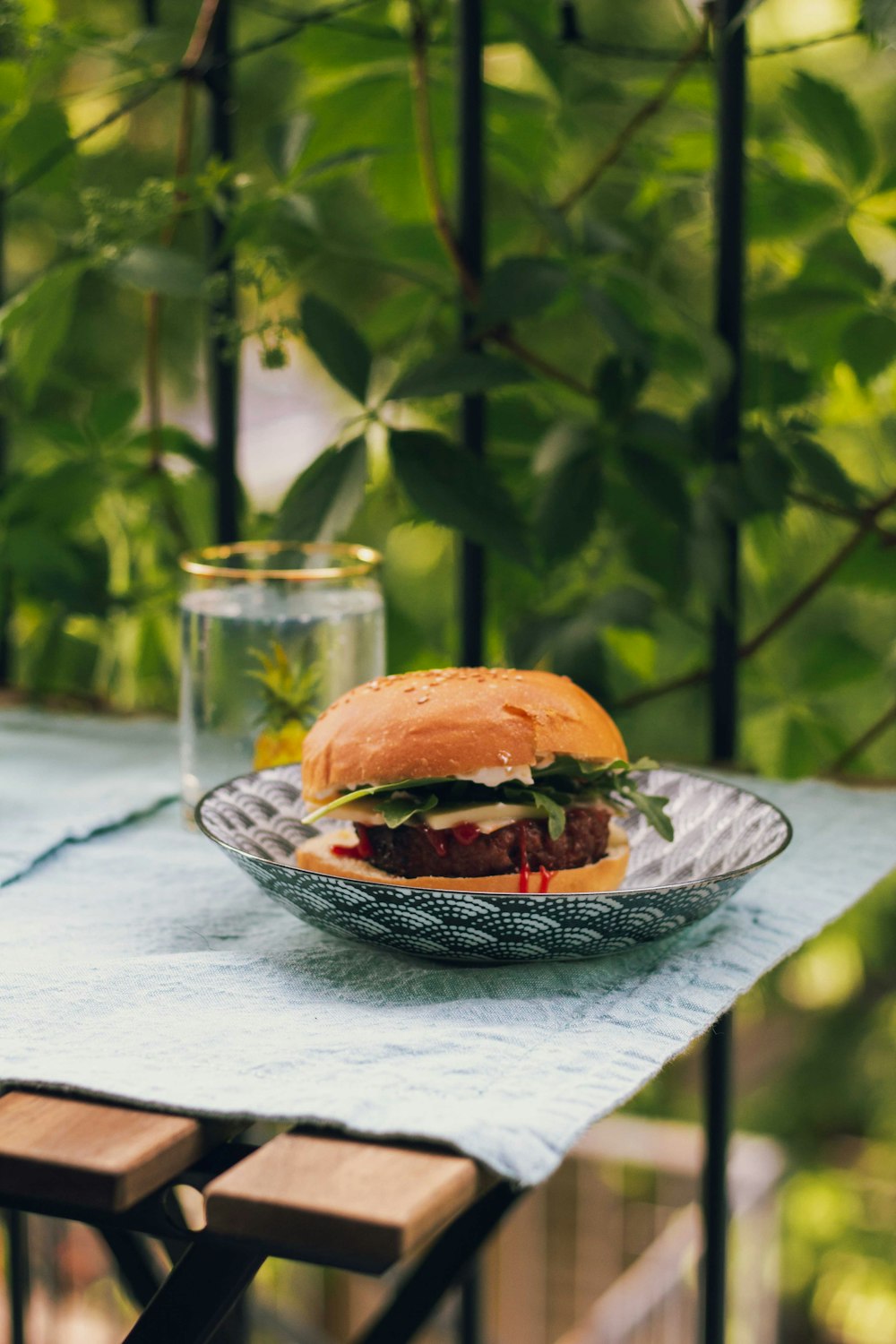 hamburger in round white and grey ceramic bowl