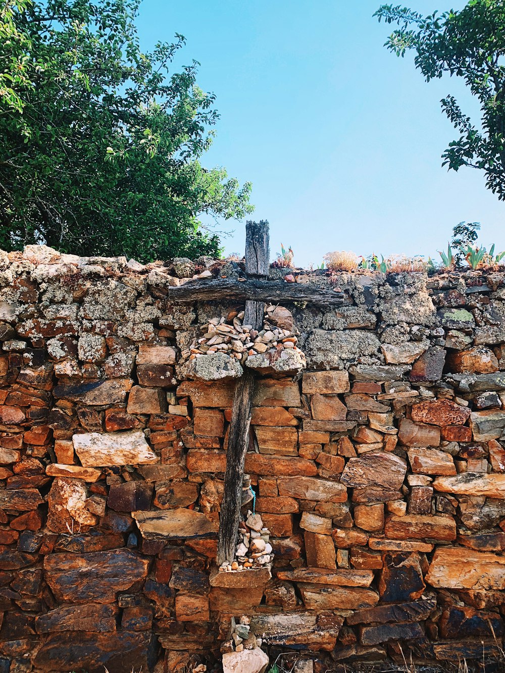 brown brick fence