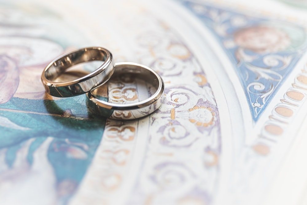 gold-colored ring close-up photography