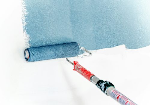Professional painter using PaintProCalc cost estimator on a job site